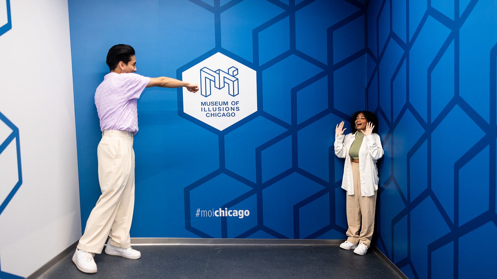 illusion rooms featured image exhibits list moi chicago 1600×900